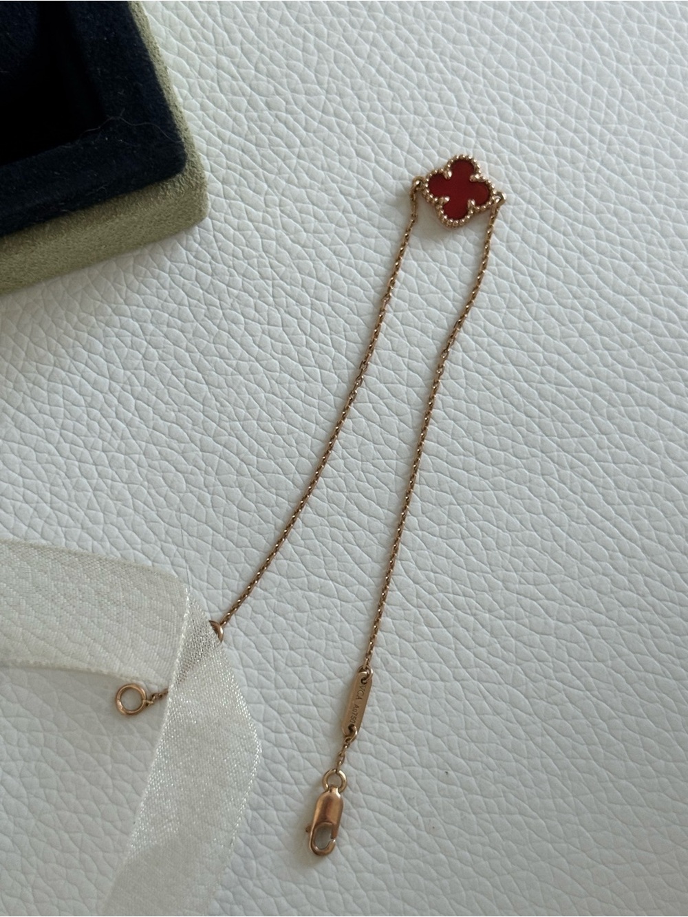 Van clef Sweet Alhambra bracelet Carnelian - Picture 10 of 11